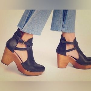 Free People Black Leather Cedar Clog Size 39 Like New